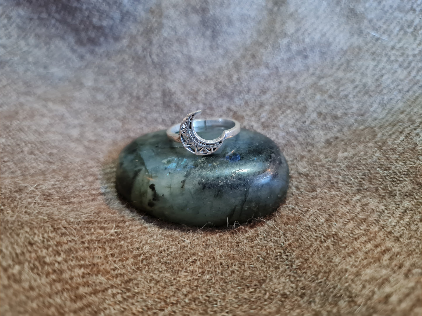 Luna ring